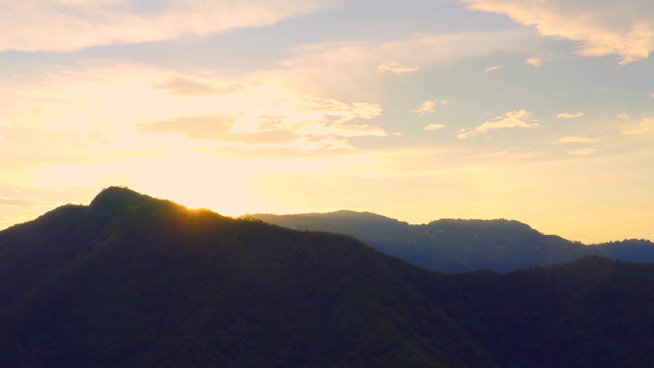 航拍黄昏时分的湖州德清山谷自然风光视频素材