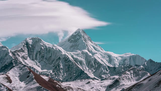 4K60P延时摄影 高原雪山山峰帽子云冬景视频视频素材