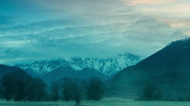 西藏林芝派镇南迦巴瓦雪山晨光视频素材