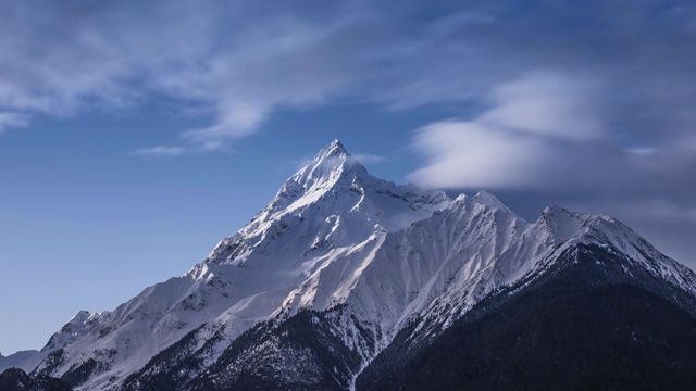 西藏林芝多雄拉雪山清晨视频素材