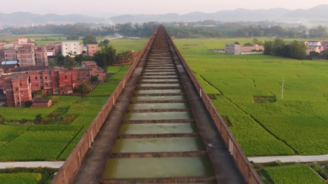 航拍渡槽水渠流水近景4K视频下载