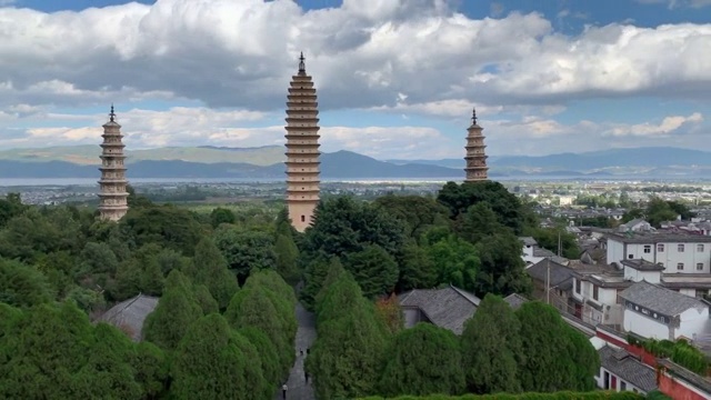 云南大理崇圣寺三塔白昼延时摄影视频素材