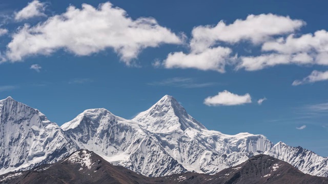 4K30P延时摄影晴天雪山山峰云雾变化视频视频素材