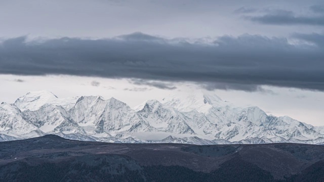 4K延时摄影 雪山山峰云雾向左移动视频视频素材