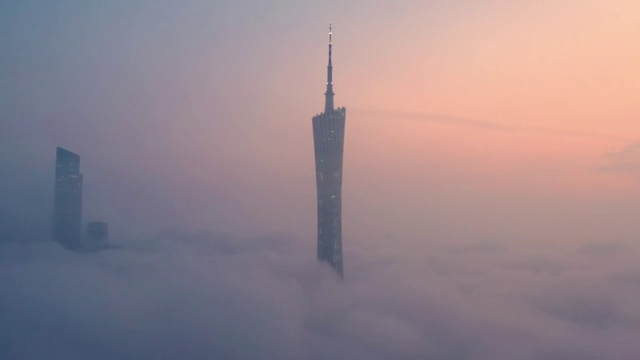 日出前云海之上的广州超高建筑视频素材