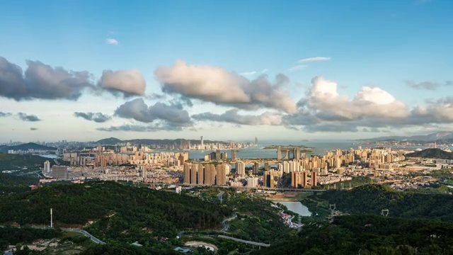 厦门城市风光：鸟瞰厦门海沧城区日转夜视频素材