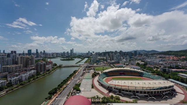 厦门城市风光-蓝天白云的筼筜湖全景与体育中心视频素材