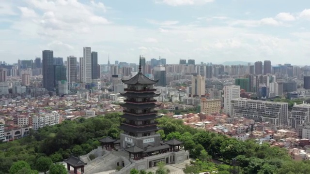 航拍环绕广东佛山南海魁星阁,塔,山,千灯湖公园视频素材