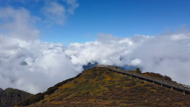 四川川西高原甘孜玛娜茶金观景台雪山景观延时视频素材