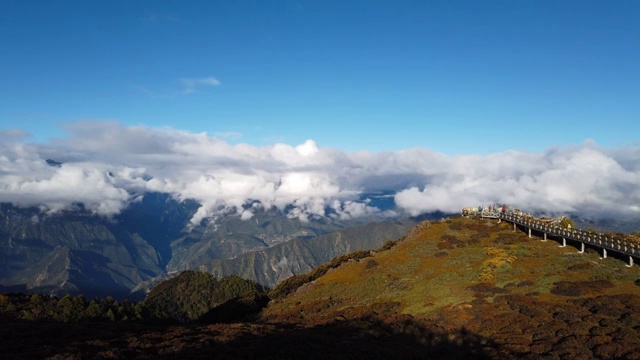 四川川西高原甘孜玛娜茶金观景台雪山景观延时视频素材