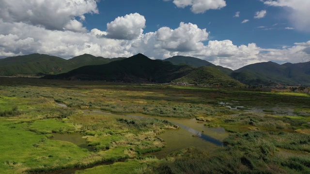 空中鸟瞰泸沽湖草海自然风光视频素材