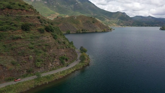 中国云南泸沽湖环海路景观航拍视频素材