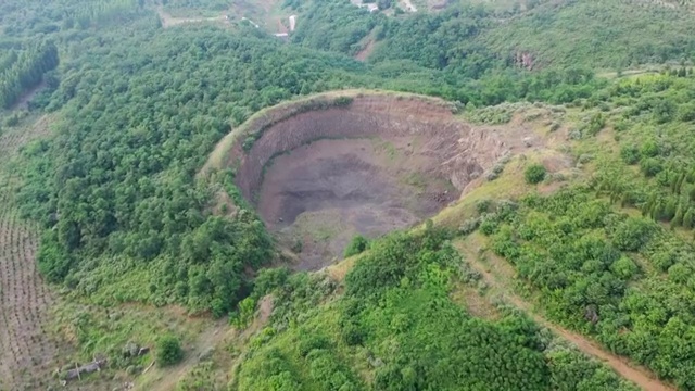 夏季自然风光火山地质公园火山口视频素材