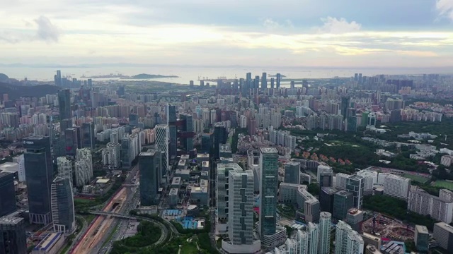 深圳南山区与远处的前海片区航拍视频素材