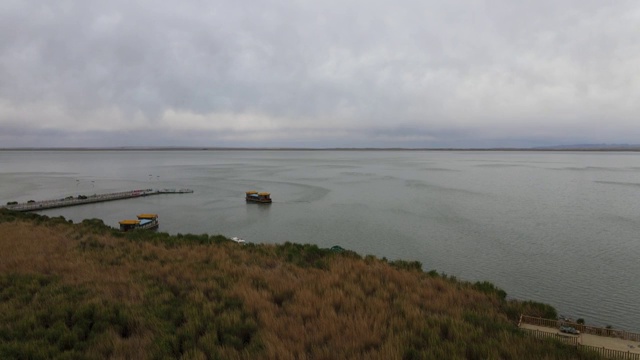 航拍海西自治州德令哈可鲁克湖景区视频下载