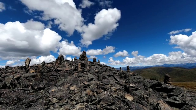 甘孜雅江高尔寺山黑石城高原玛尼堆风光延时视频素材