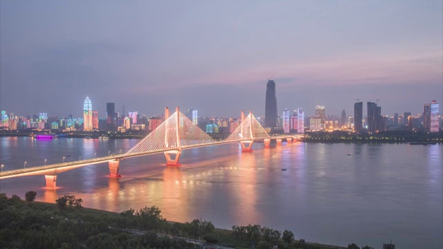 武汉长江二桥晚霞火烧云灯光秀夜景视频素材