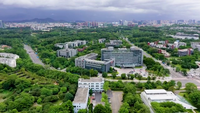 航拍广东省东莞松山湖科技产业园区管委会松山湖风景区视频素材