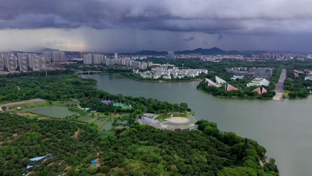 航拍广东省东莞松山湖科技产业园区松山湖风景区视频素材