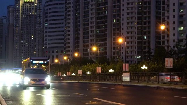 城市夜晚交通车流视频素材