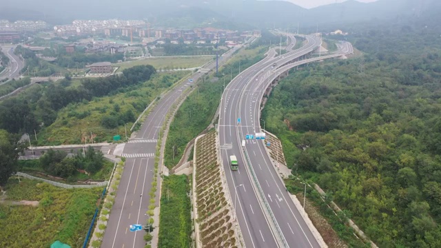 航拍北京门头沟山区公路立交桥视频下载