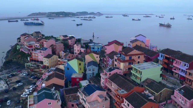 航拍中国浙江台州市温岭市石塘镇石板塘半岛旅游度假区七彩小箬村 温岭视频素材