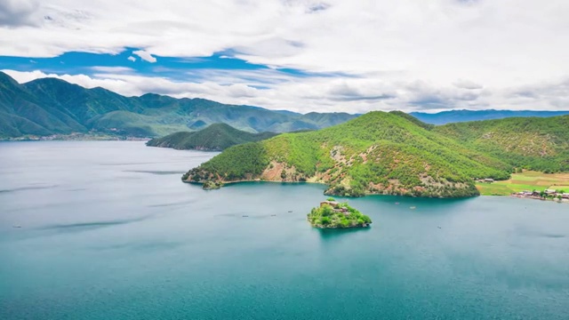 云南丽江泸沽湖王妃岛航拍延时风光视频素材