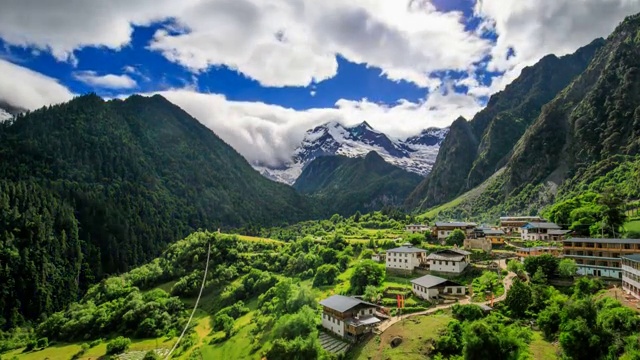 云南迪庆雨崩村和梅里雪山风光延时摄影视频素材