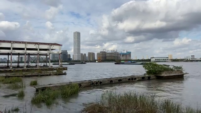 上海徐汇滨江传媒港西北看前滩延时秋多云下午视频素材