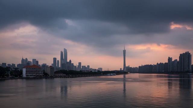 晨曦中的珠江新城和广州塔，朝霞染红了珠江（延时摄影 ）视频素材