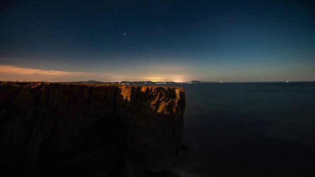 中国辽宁大连大排石悬崖星空夜色视频素材