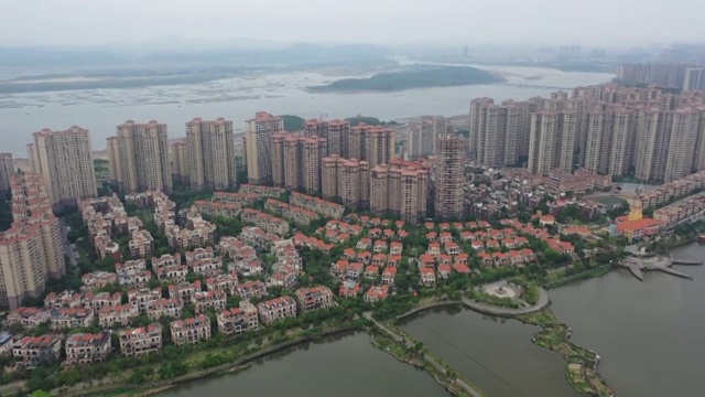 广西防城港城市桃花湖楼盘景观风光航拍视频素材