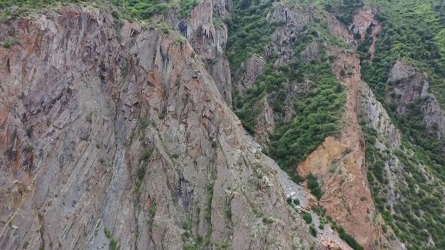 西藏昌都八宿然乌湖和来古冰川附近山体特写视频素材