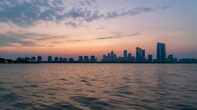 晴朗天气下的苏州金鸡湖东方之门日转夜8K分辨率延时摄影视频素材