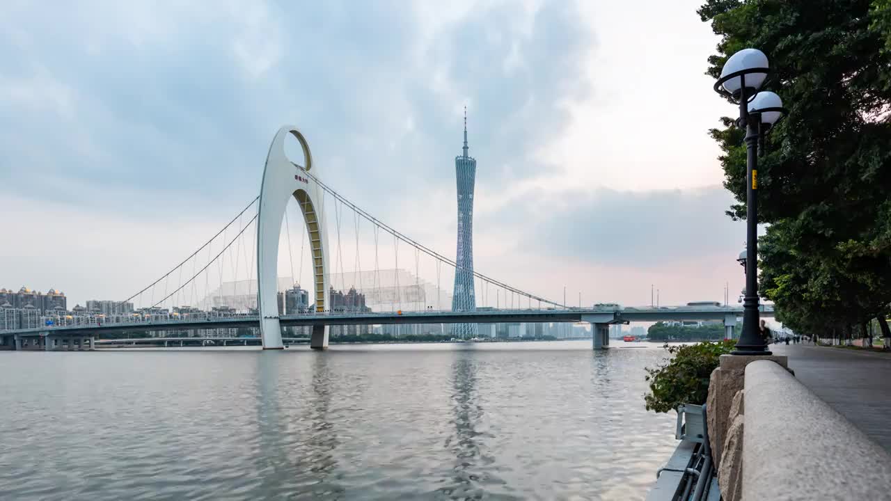 晴朗天气下的广州珠江新城日转夜8K延时摄影视频视频素材