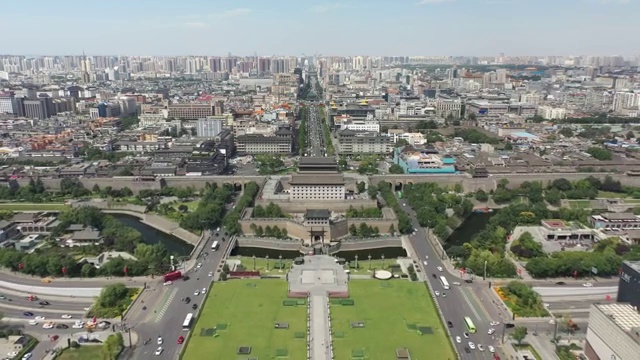 陕西西安市中心古城墙南门城市景观航拍视频素材