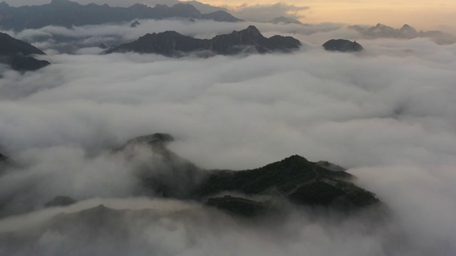 航拍北京箭扣长城日出云海朝霞古建筑自然风光视频素材