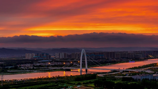 太原市通达桥日落火烧云夜景延时视频素材