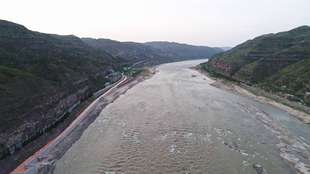 航拍黄河壶口瀑布景观视频素材