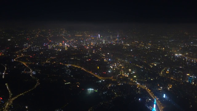 城市夜空飞行视频素材