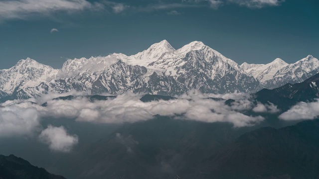 4K30P贡嘎峡谷蓝天白云云海雪山延时视频素材