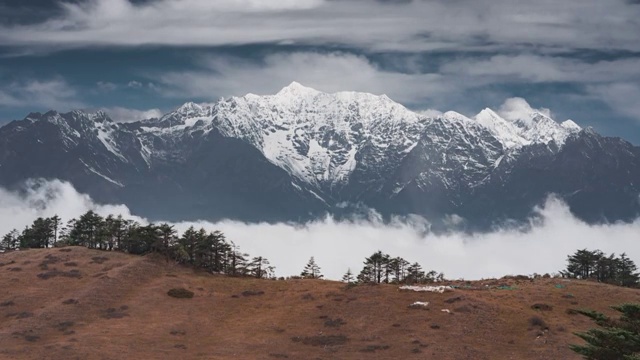 4K30P贡嘎雪山云海高山延时视频素材