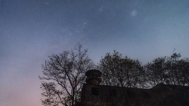 4K60P水塔树林废弃院落星空延时视频素材