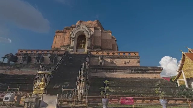 4K25P泰国契迪龙寺环绕大范围延时视频素材