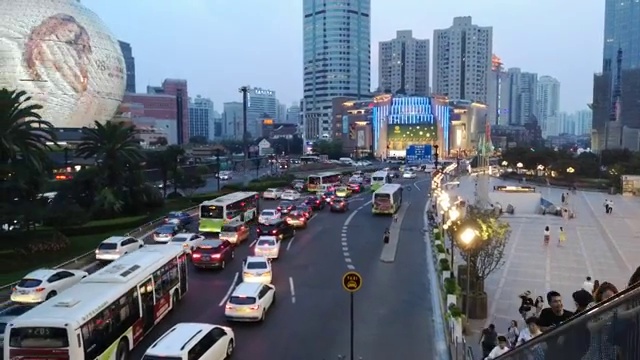 上海徐家汇天桥西看延时夏傍晚左运镜视频素材