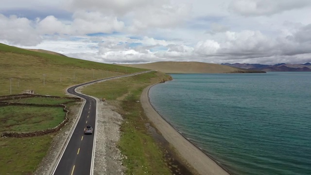 西藏山南普莫雍错环湖公路自驾游旅行风光视频素材