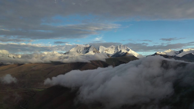 中国西藏山南市洛扎县库拉岗日雪山风光视频素材