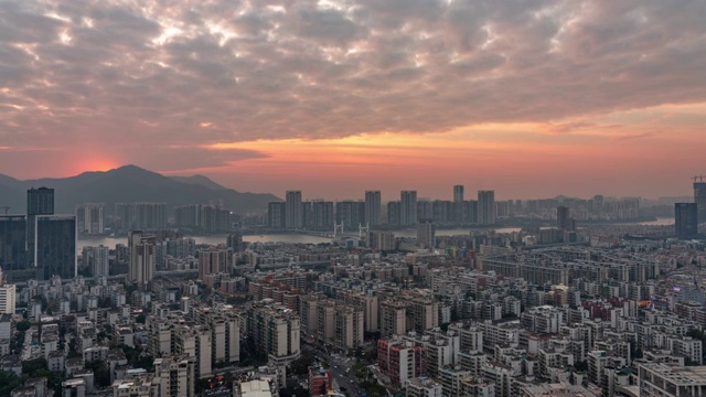 广东省珠海拱北夏湾白石桥城市天际线火烧云风光日转夜延时视频素材