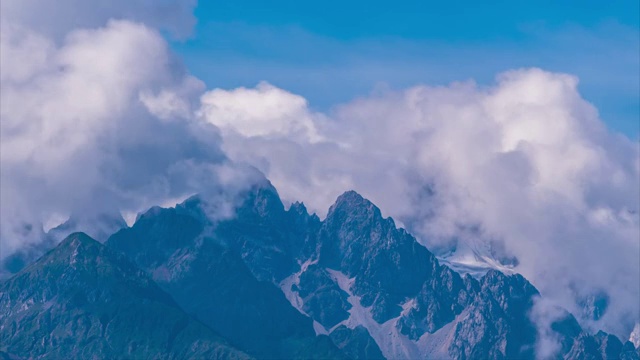 玉龙雪山风云特写视频下载