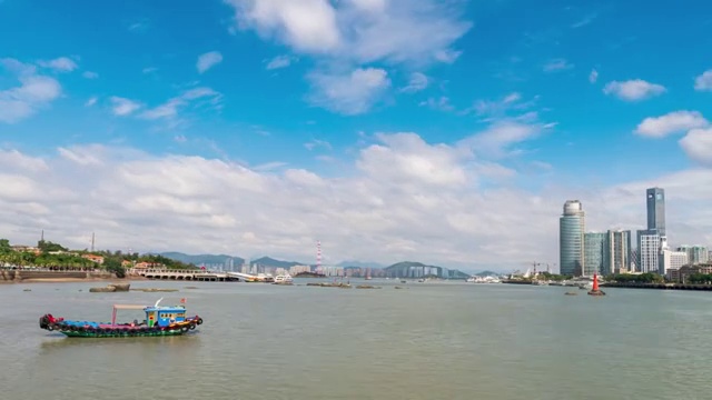 蓝天白云下的鼓浪屿海岸线视频素材